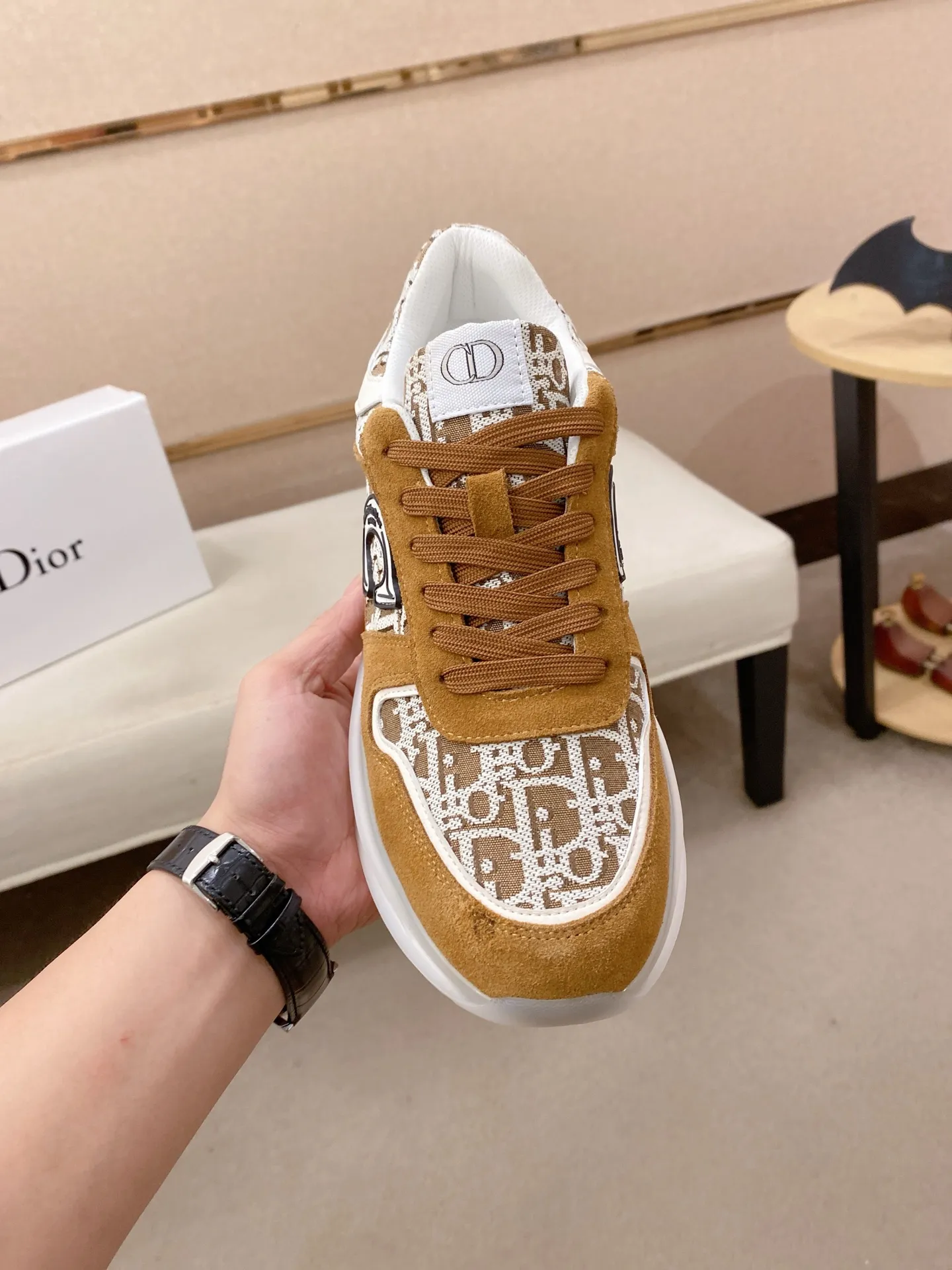 Men's shoes💰 462💰🇮🇹🇮🇹Dior d The new model is on sale at the same time at the counter. The upper 🇮🇹 is imported Italian first-layer cowhide, and the lining is fully imported sheepskin 💪💪. It is a complete 1⃣️ to 1⃣️ replica 🇮🇹💪💪, ⚠ Sole: The original sole is specially provided by the original factory. The exclusive movable molded sole is super comfortable. ⚠Original factory single goods, 🔍🔍high quality, you can enter and leave the counter at will, welcome to compare⚠. Code number:38-44
